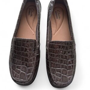Clarks Dark Brown Patent Crocodile Texture Print Wedge Loafers Women’s 8.5